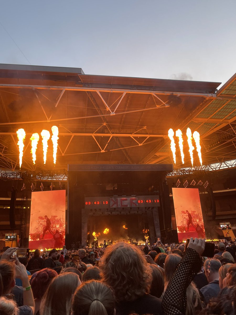 Danij_leigh's tweet photo. MCR were fantastic. Been a fan for the last 18 years, very happy I finally got to see them live 🔥
#MCR #MyChemicalRomance #MCRLondon #Wembley #BlackParade #GerardWay https://t.co/k9p6ZUpyZV