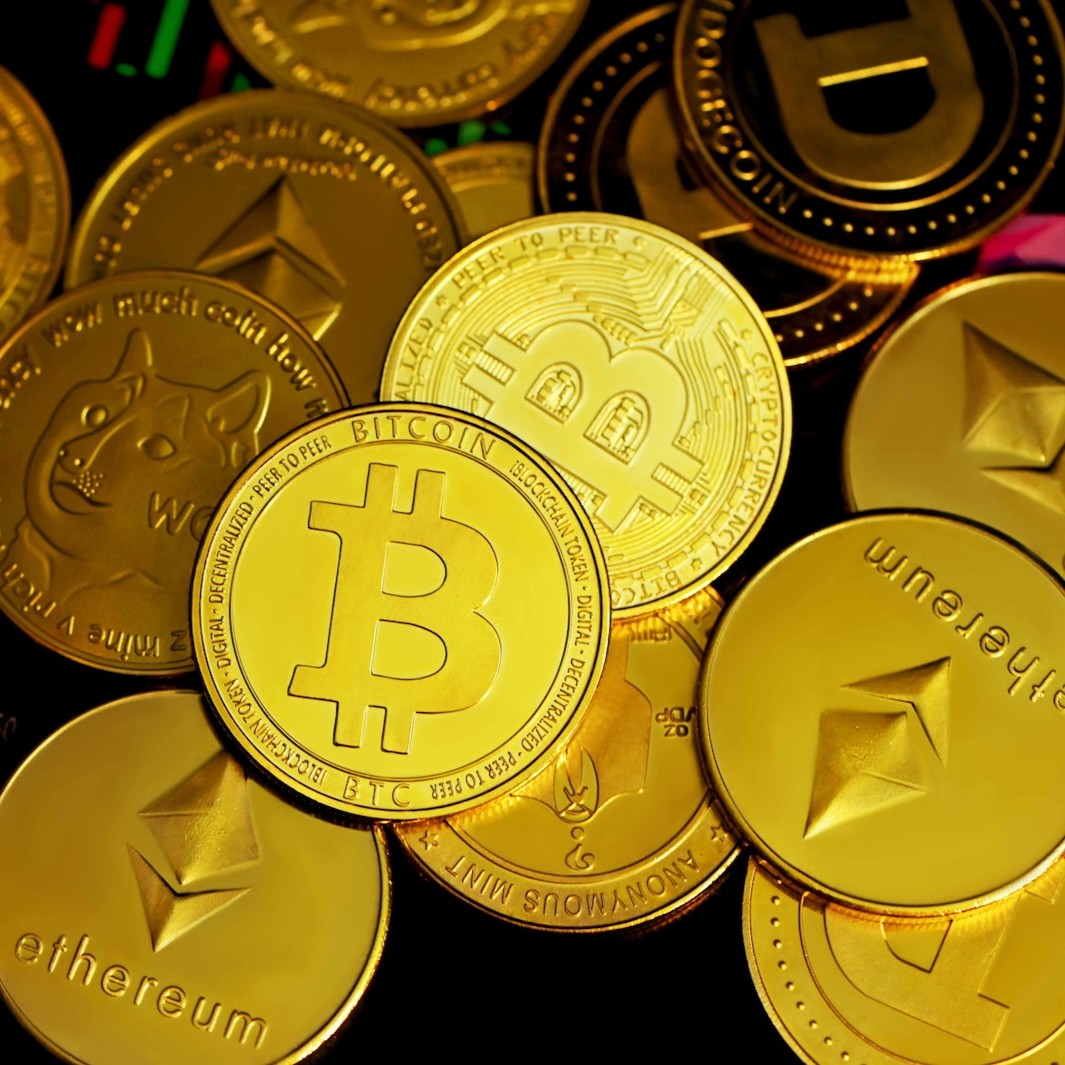 CoinMarketCap's tweet photo. LATEST: 🇰🇿 Kazakhstan President Kassym-Jomart Tokayev signed a decree to build a regulated crypto market, adding stablecoin payment rules, tax breaks and new mining energy options. https://t.co/tnpdBXAxny