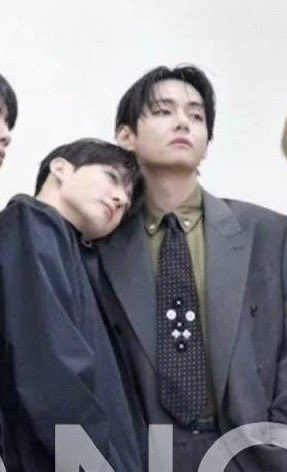 Supbnj's tweet photo. ห๊าาาาามึง กุกวีเล่นกุแต่เช้าเลย 😭😭😭 อะไรกันครับเนี่ย คนโสดจะเป้นซึมเหล้าอยุ่แล้ว https://t.co/9YJVD7eNmj