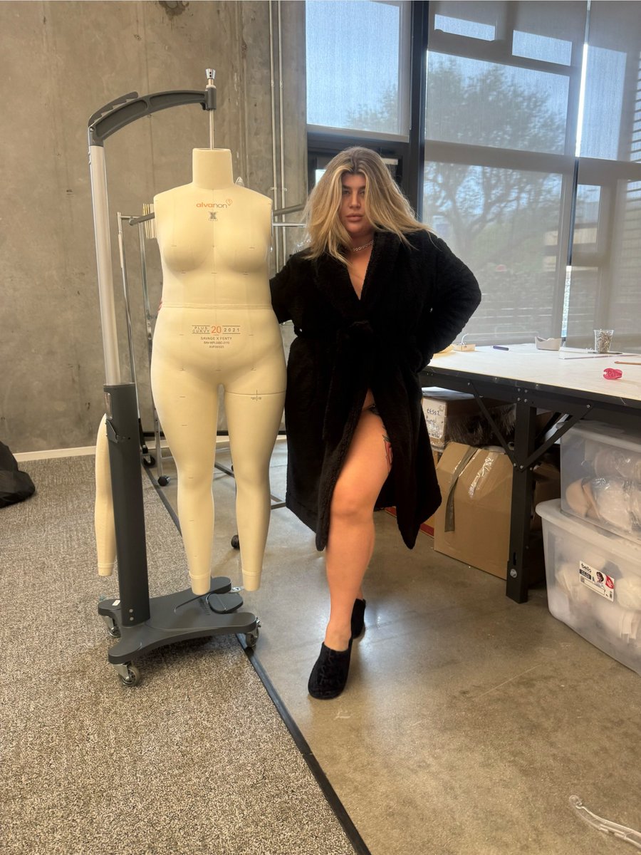 AlexaPhelece's tweet photo. Tell me this body isn’t attractive. I dare you. #plussize #plussizewomen #plussizemodel #size18 #bbw #pawg https://t.co/FXRa5A7CcV