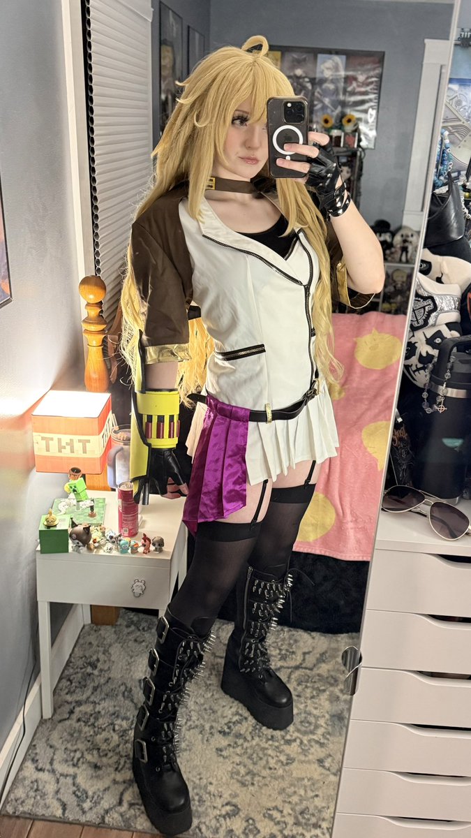 mycontactfell's tweet photo. •Aren’t you a little old to be called Junior?• #Rwby https://t.co/61TuORIAHL