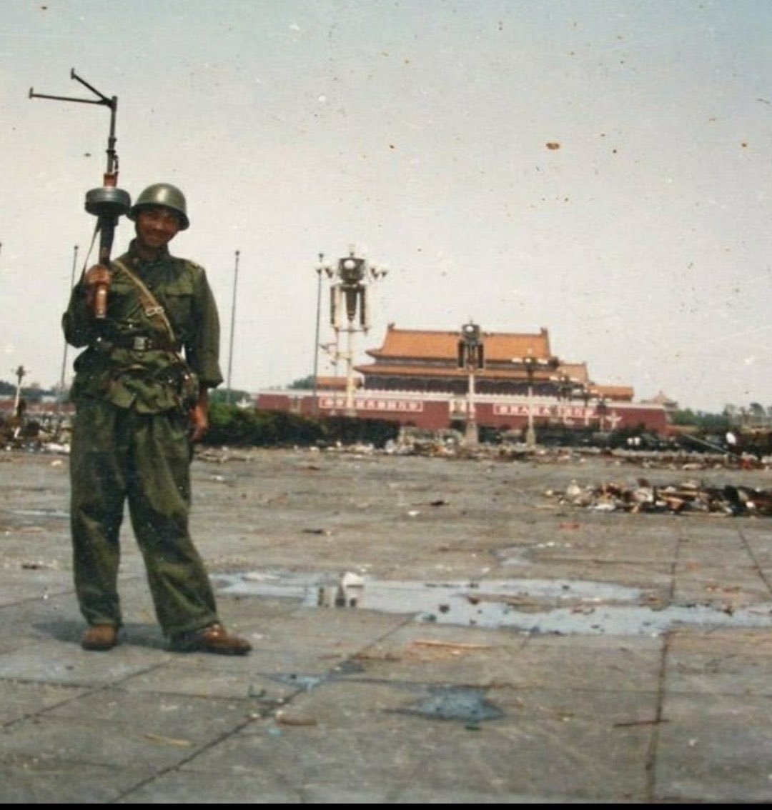 NgReddot's tweet photo. @AlanRMacLeod CCP soldiers used machine gun directly. Own people. https://t.co/7VAY8Y7l0U