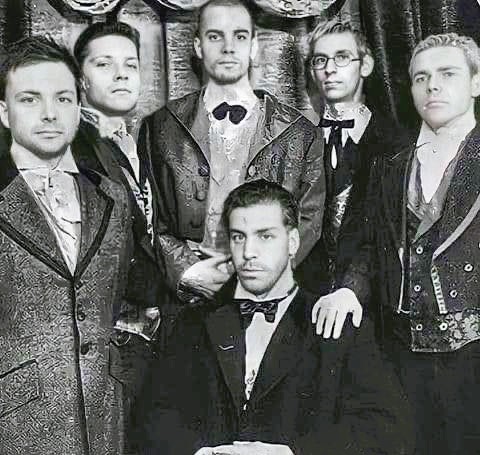 ellington_dawn's tweet photo. I always get a better nights sleep when I close out the night with my German friends (I am German!) 🇩🇪🎶
#Rammstein #Boyband #TillLindemann #RichardKruspe #PaulLanders #FlakeLorenz #ChristophSchneider #OliverRiedel
@KirkLawless https://t.co/zj1yO1xTHx
