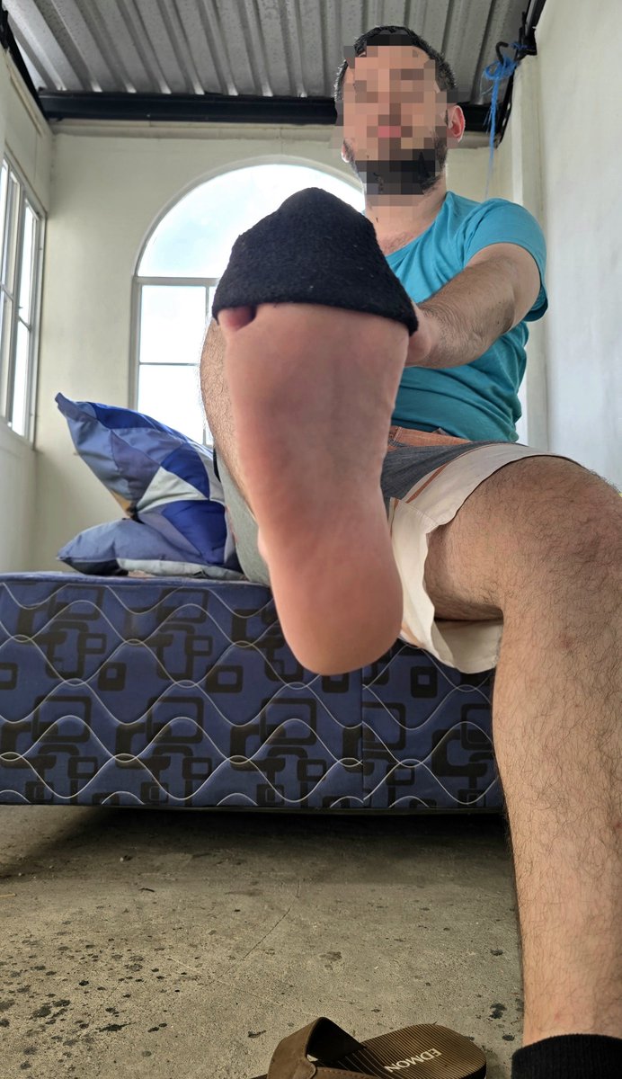 alex_feet10's tweet photo. Finish the job! 👣👞 // termina el trabajo 😏
#MaleFeet #HairyFeet #FootWorship #Size40 #SweatyFeet #PiesMasculinos #PiesSudados https://t.co/h8pJNWsd21