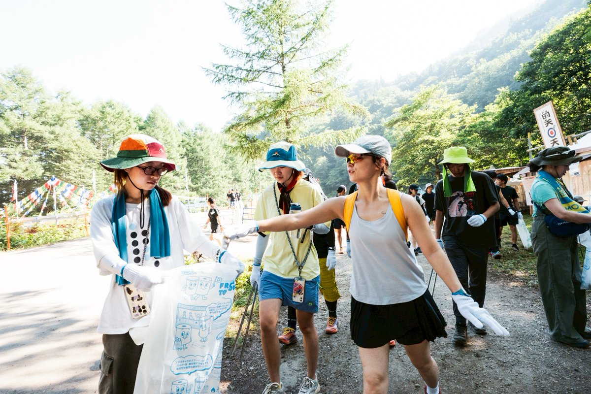 mobstyles_staff's tweet photo. FUJI ROCK RUN'26、事前申込枠は両日とも満員御礼！
ありがとうございます！
2日目のプロギングは、7/24(金)にYELLOW CLIFF KEENブースでも受付します！
先着順ですので、お早めに！🔥
フジロックの朝を皆で走って、きれいにして、最高の1日をスタートしましょう🌿
#MOBSTYLES #KEEN #フジロックラン https://t.co/qcgUk8nBwU