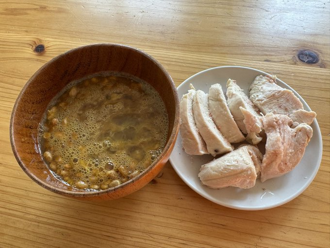 __m_sy's tweet photo. タンパク質多めの朝食なう。頂きます。 https://t.co/CXG7BY04Ai