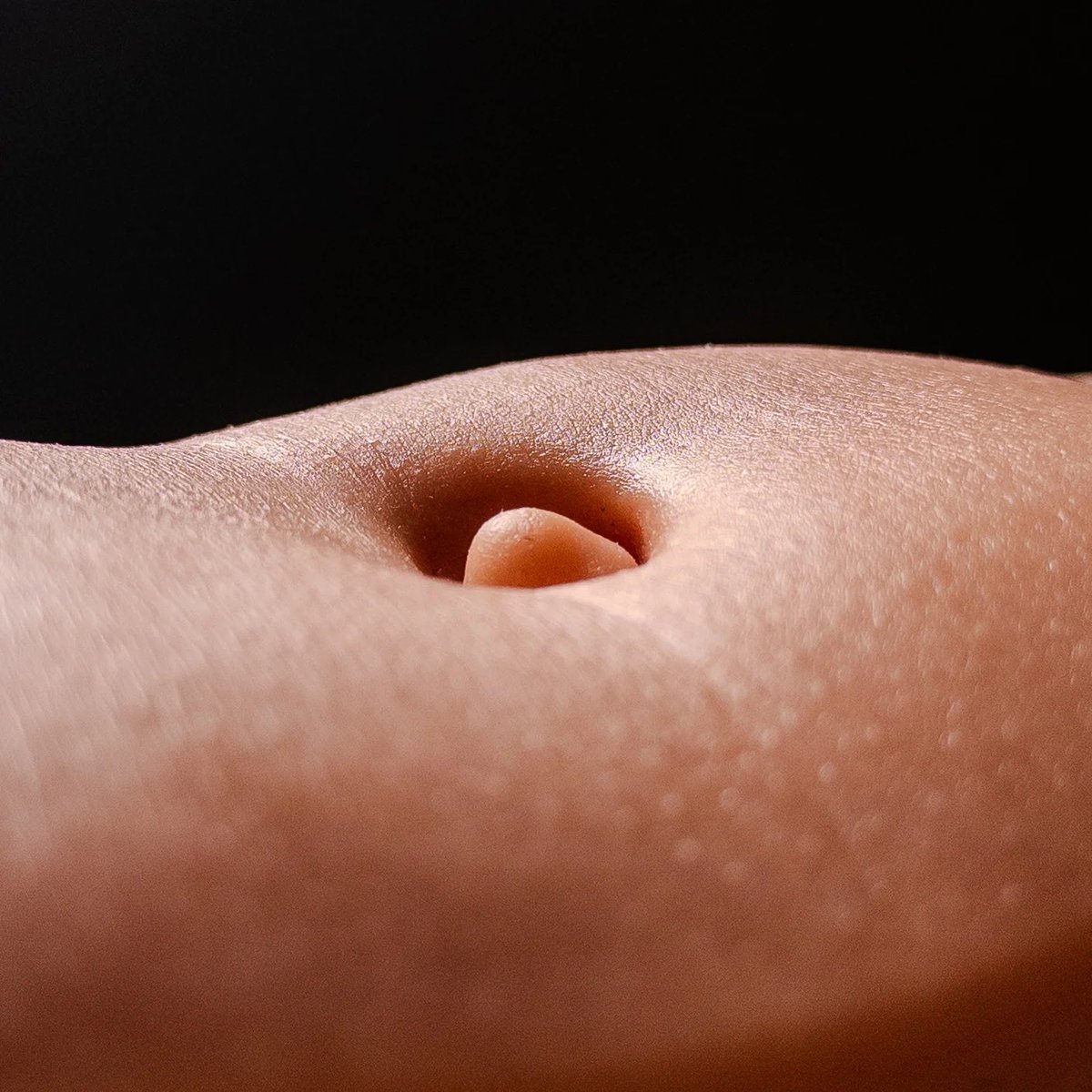 outiebyte's tweet photo. Hey there! For those of you that don’t know, I make silicone replicas of belly buttons! They’re casts of real bellies so they have a ton of detail. Not only are they super squishy, but they come in a number of different colors for you to choose from. https://t.co/yPwlyAa2sG https://t.co/bBgqKgIXoW