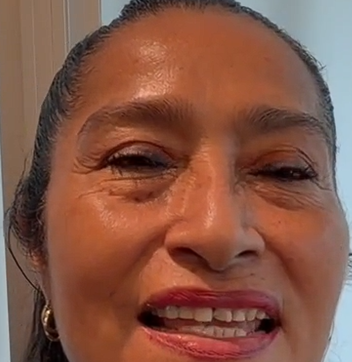 DeniseMeadeG's tweet photo. "La sonrisa de los 900 millones"

Abelina sonríe. Claro que sonríe. Le desaparecieron 900 millones de pesos a Guerrero, uno de los estados más pobres del país, y Morena le extendió el perdón institucional con toda naturalidad criminal cuatroteísta.

Así se ve la impunidad cuando ya ni siquiera necesita esconderse. Feliz, campante y lista para la siguiente, porque "ya se vio" como gobernadora.