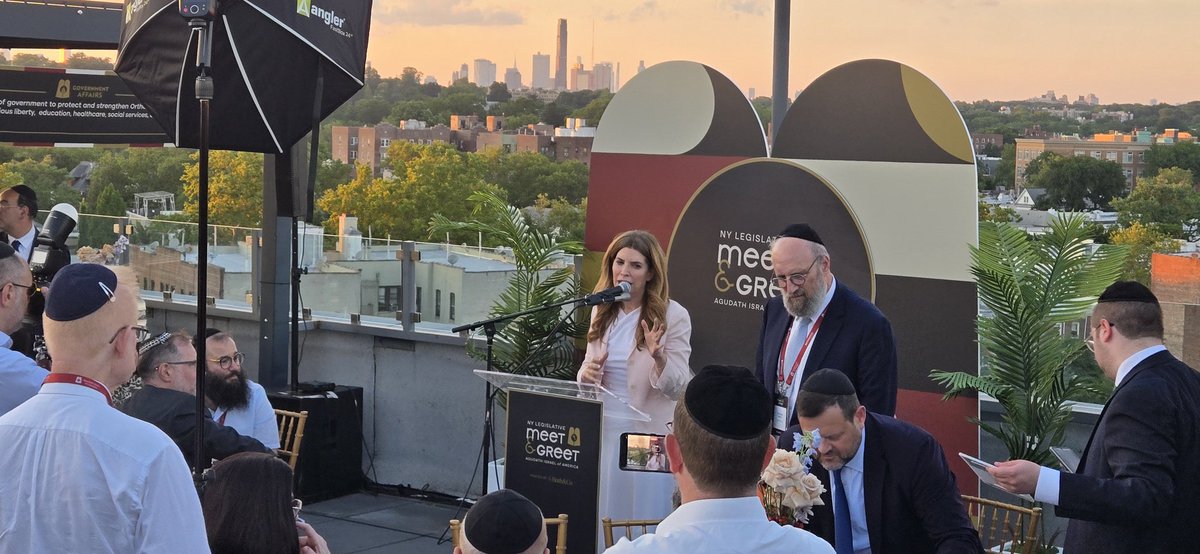 AlexRapaport's tweet photo. Nice meeting lots of friends at @AgudahNews Legislative meet-and-greet on the rooftop of #BrooklynSquare (https://t.co/6ct9BsprzV)

I came with my father @YosefRapaport in honor of @ysilber and he awarded @NYCCouncil speaker @JulieMenin a #Mezuza and well photographed by @jacobkornbluh of the @jdforward