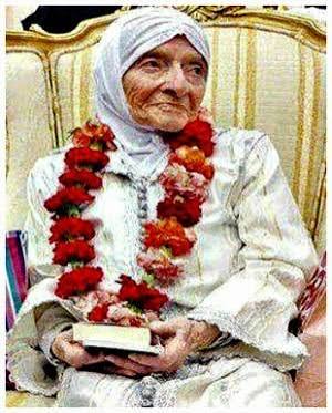 AhmadX_Official's tweet photo. The Inspiring Journey of a Woman Who Embraced Islam at the Age of 92

This is the remarkable story of Georgette Lepoul, an elderly woman from Belgium whose heart found the light of Islam after more than nine decades of life.

For over 40 years, Georgette lived next door to a Moroccan Muslim family led by Mohamed Medah. Throughout those years, she closely observed their way of life. Their honesty, faithfulness to promises, patience during hardship, deep respect for elders and kindness toward neighbors left a lasting impression on her heart.

As she grew older, Georgette was moved into a nursing home by her own children. Feeling lonely and forgotten, she struggled with isolation. Seeing her condition, her longtime Muslim neighbor welcomed her into his home. His wife and children treated her not as a burden but as a beloved member of the family, honoring her with the care and respect they would give their own mother.

She was deeply touched by the difference she witnessed. While many elderly people in modern society experience loneliness, she saw that serving and honoring parents and elders was regarded as an act of devotion in Islam.

Curious, she often asked, "How do you remain so calm and compassionate? Where does this beautiful character come from?" The family would simply reply, "Our Lord commands us to be good people, and Islam teaches us mercy, justice, and kindness." Gradually, she realized that Islam is a faith built on sincerity, compassion and moral excellence.

A turning point came when she traveled with the family to Morocco during the blessed month of Ramadan. The spiritual atmosphere, heartfelt worship and generous hospitality she experienced deeply moved her. She prayed to God for guidance and asked for clear signs. As those prayers were answered, her heart became convinced of the truth she had been searching for.

In 2010, at the age of 92, Georgette softly recited the Shahadah and embraced Islam. She was given the beautiful name Noor al-Islam (Light of Islam) and a mosque in Brussels later presented her with a certificate recognizing her acceptance of the faith. At last, she found the peace her soul had long desired.

Despite her advanced age, Noor al-Islam observed the fasts of Ramadan for the next two years. Although her daughter rejected her decision and cut off contact with her, she remained unwavering in her faith.

In 2014, she traveled to Saudi Arabia, where she shared her inspiring journey with hundreds of women. Looking back on her life, she said her only regret was discovering the beauty of Islam so late. Yet she remained profoundly grateful that her life's final chapter was written with faith in her heart.