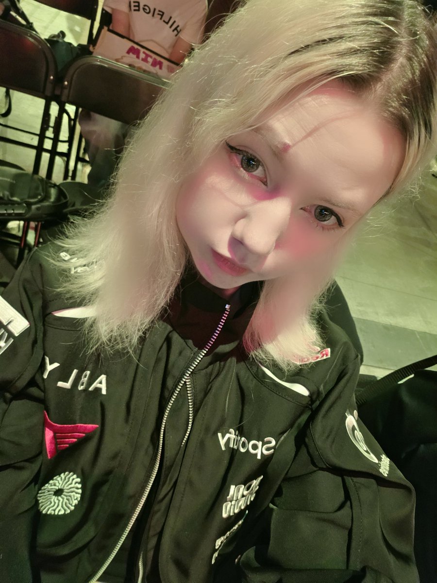 KatriMurr's tweet photo. 어제 MSI 봤어. 재미있어요. 하지만 T1을 잃는 것은 당신을 울게 만들어요 ㅜㅜ https://t.co/cnaTtoHzCc