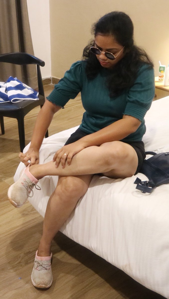 LeoDhasCo's tweet photo. Follower anni🥵PART-1
Ava legs🦵&amp;kolutha mølăî shh😋avla paduka potu legs ah kiss pani echi vadiya nakkite mela poi ava køøthiya nalla nakki👅ava gaaji ah thoondi vittutu🥵Kolutha mølăîyă kasaki sappi eduthute veri theera øthu ava &amp; koluthan &amp; purushana en sunniya øømba vidanu🍌 https://t.co/ZT0H3zLDMW