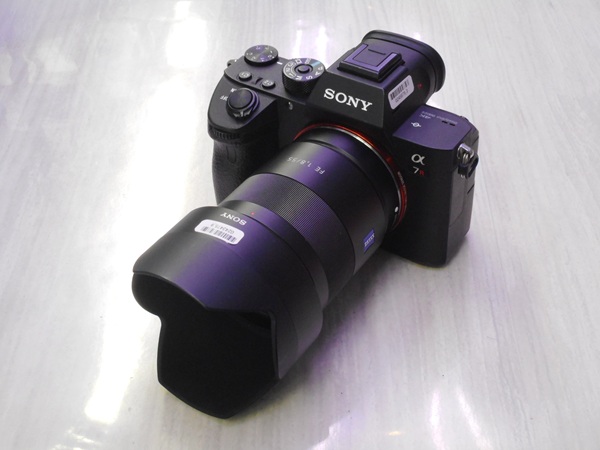 topcamera_digi's tweet photo. トップカメラ大須店です。

SONY　α7R III ボディ
中古 AB- ランク　149,800円（税込）

Sonnar  T* 55mm F1.8 ZA
中古 AB ランク　71,800円（税込 https://t.co/94JKOcuEnH