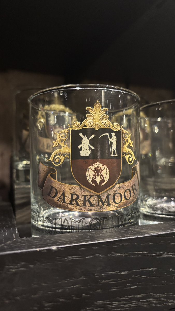 ItsZackBack's tweet photo. New to me: Dark Universe Darkmoor merchandise. Found at The Manor Storehouse at Universal Epic Universe!
-Acrylic Sign
-Mystery Pin Set
-Themed Glass
-Limited Edition - Darkmoor Well Pin https://t.co/ch9KWkSGp0