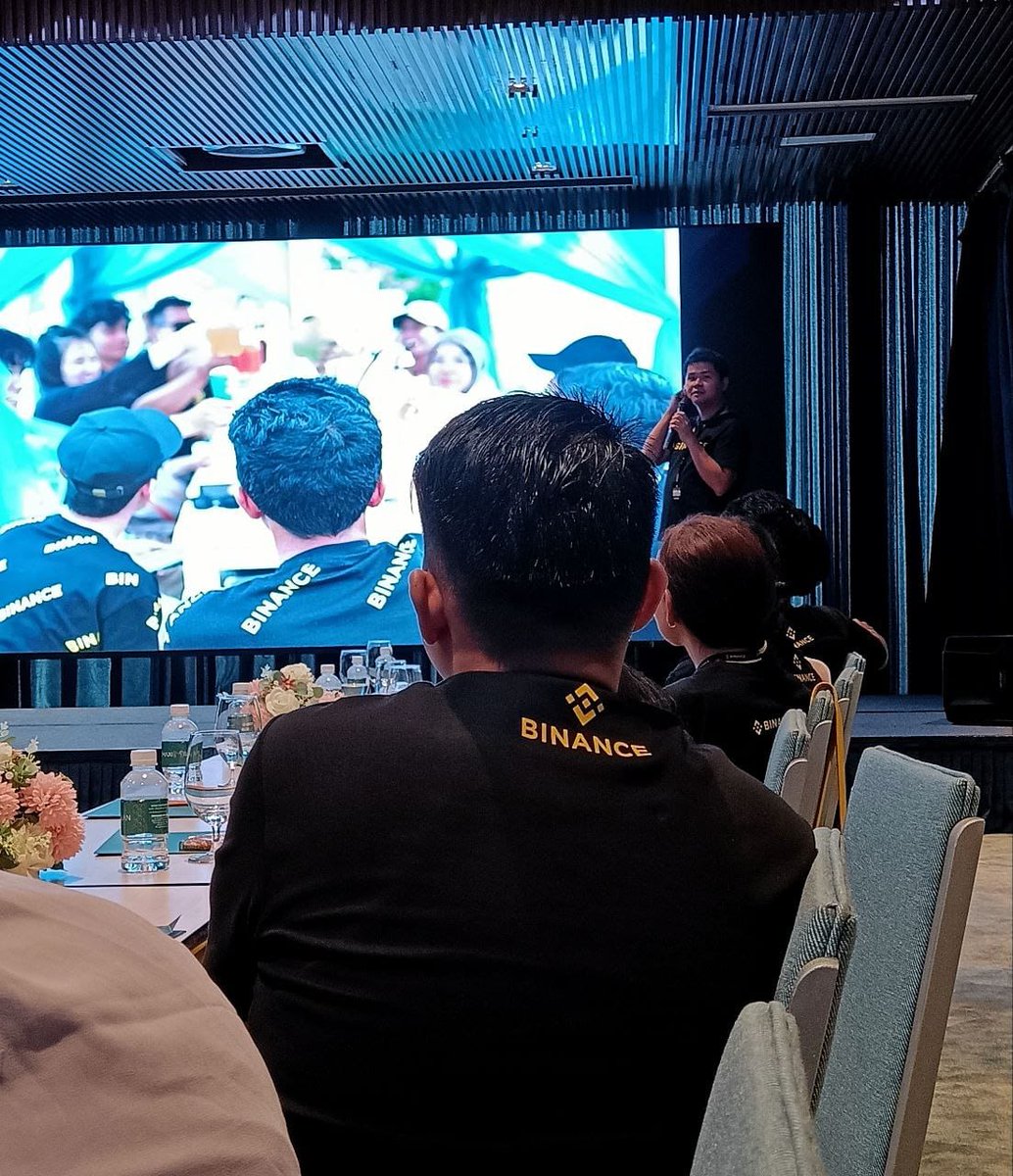 BNBHAWK's tweet photo. I first started using Binance in 2020, and it has been an incredible journey ever since. 💛
One unforgettable moment as a #BinanceAngel was representing the community on stage, connecting with Binance Angels and communities from around the world
#BinanceTurns9 @BinanceAngels https://t.co/q4OhEMqGLa