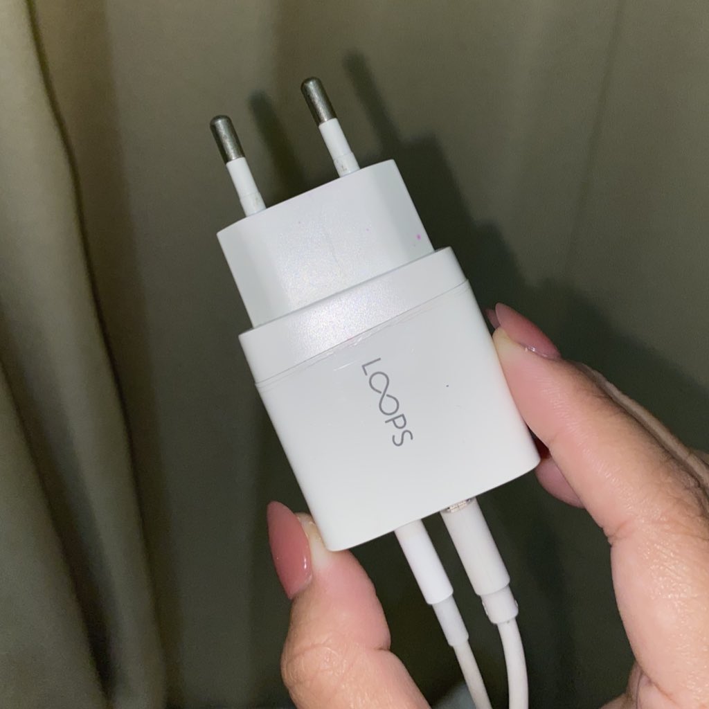 shopp_handeu's tweet photo. Aku pake merk ini dari awal beli iPhone, ini hidden gem sih harganya AFFORDABLE tapi gak cepet panas dan gak ngerusak battery health juga… https://t.co/nSzekQ7fEH