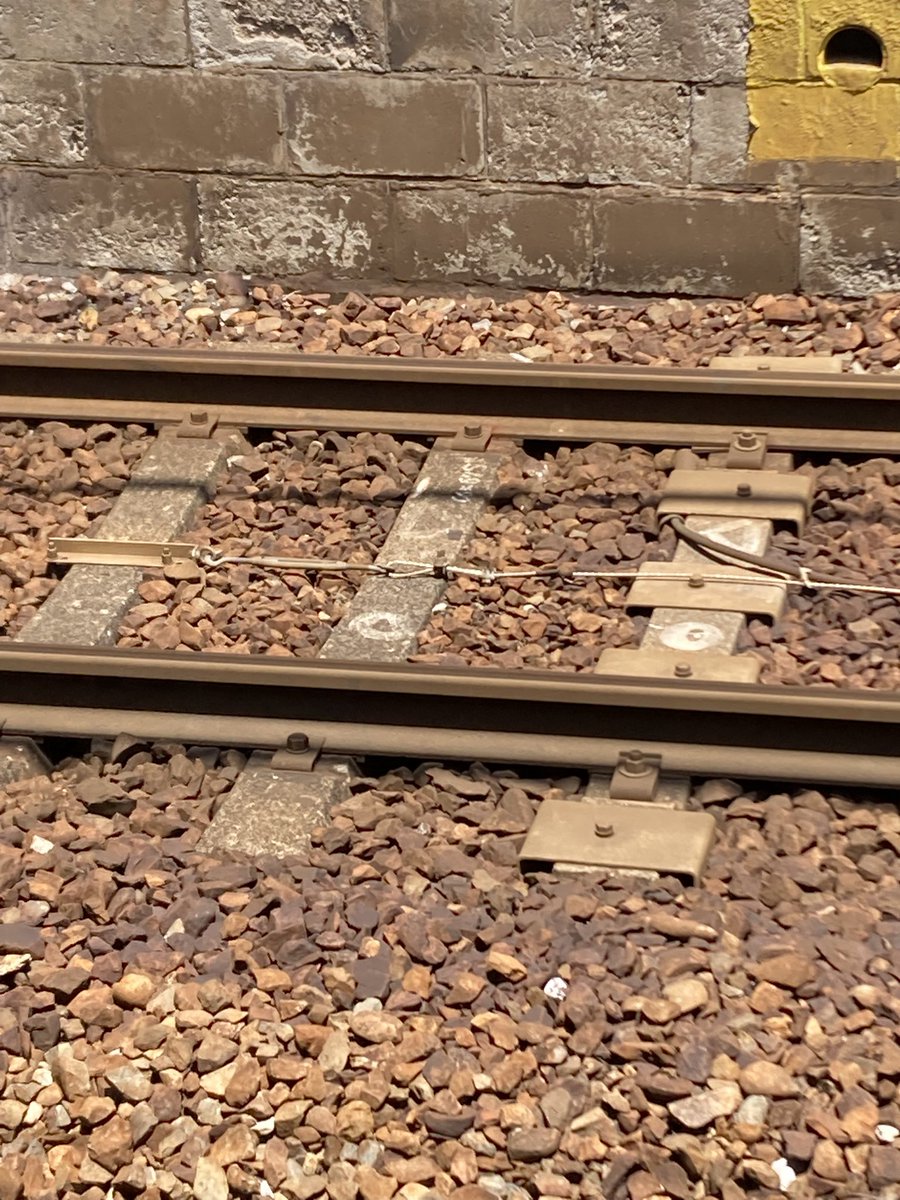 mintkinoko's tweet photo. この部品どの様な効果と意味があるのだろう？
鉄道好きの方
専門職の方
鉄オタ界隈の方
教えて下さい。

拡散希望
#鉄道
#鉄道界隈
#鉄道好き https://t.co/eghftkcbXa
