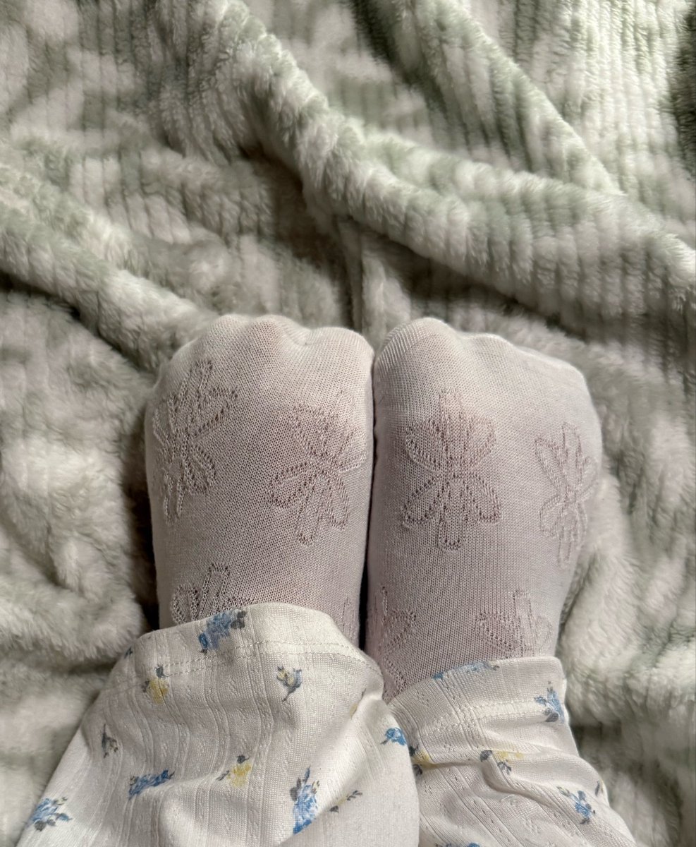 cutiesocks420's tweet photo. Scrunchies #socks #feet https://t.co/n8GXiQhoB7