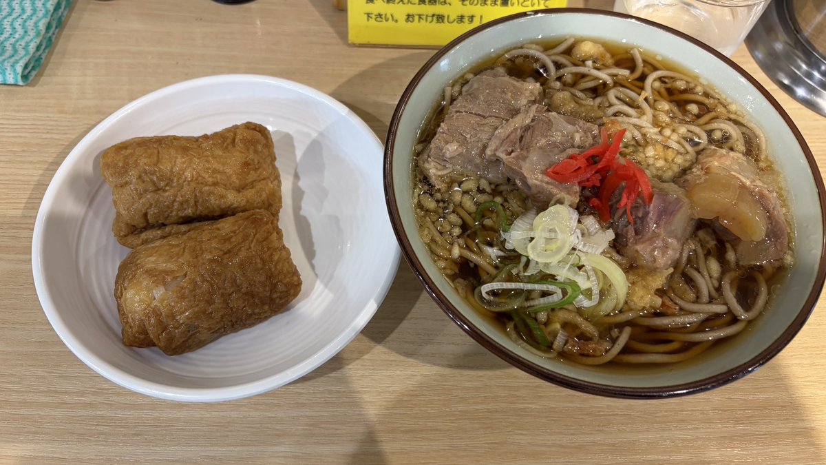 areda_yoshitune's tweet photo. 今日は半年ぶりくらいに某立ち食い蕎麦屋でパイカそば
値上げはまぁしょうがないとして…なんか劇的に不味くなってる。でもGoogleマップの口コミは悪くないのでたまたまだろうと思いたい。
蕎麦はボソボソ、パイカ味が薄い、蕎麦つゆなんか変な雑味あり。普段と違ってお昼前に行ったからかもしれない https://t.co/ugX55we2ml