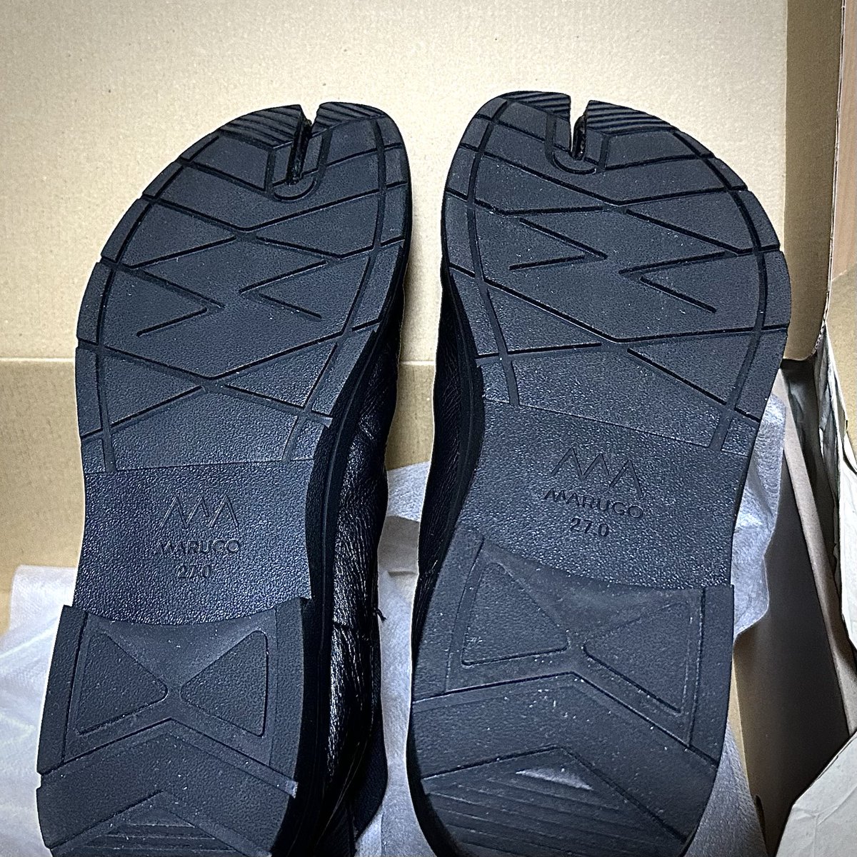 SADABass's tweet photo. 丸五の足袋革ブーツ
『ITARO』復活ゥゥゥゥ‼️

革ブーツなのに痛くないし疲れないし
履き心地良いため常に履きすぎて(写真③
さすがに底がだめになってしまったのだが…

公式に修繕をお願いして
完全復活ッッッ‼️
この履き心地これしかない😭
これからもずっと一緒さ！🚶💨
https://t.co/JWcPrCWjoY https://t.co/wFjxQCCDew