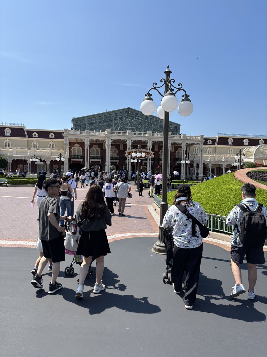 mtaptwkdvagfmla's tweet photo. 地元民なのに10年ぶりのデズニー https://t.co/769IenOavj