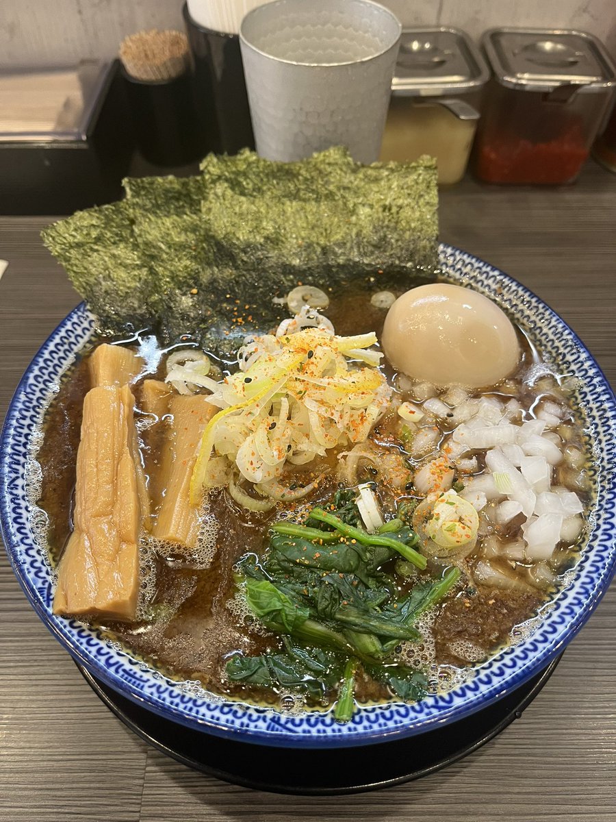 HTRMCKC's tweet photo. #裏武蔵家西千葉本店　4  157（44）
 @千葉市中央区
勝男武士麺（普通）

今日のランチは裏武蔵家さん✨
限定メニューの勝男武士麺♪
冷房のバッチリ効いた活気ある店内で、
美味しくいただきました😋
ご馳走さまでした❗️
かとりさん✨
ありがとうございました♪ https://t.co/OIfozUjUsC