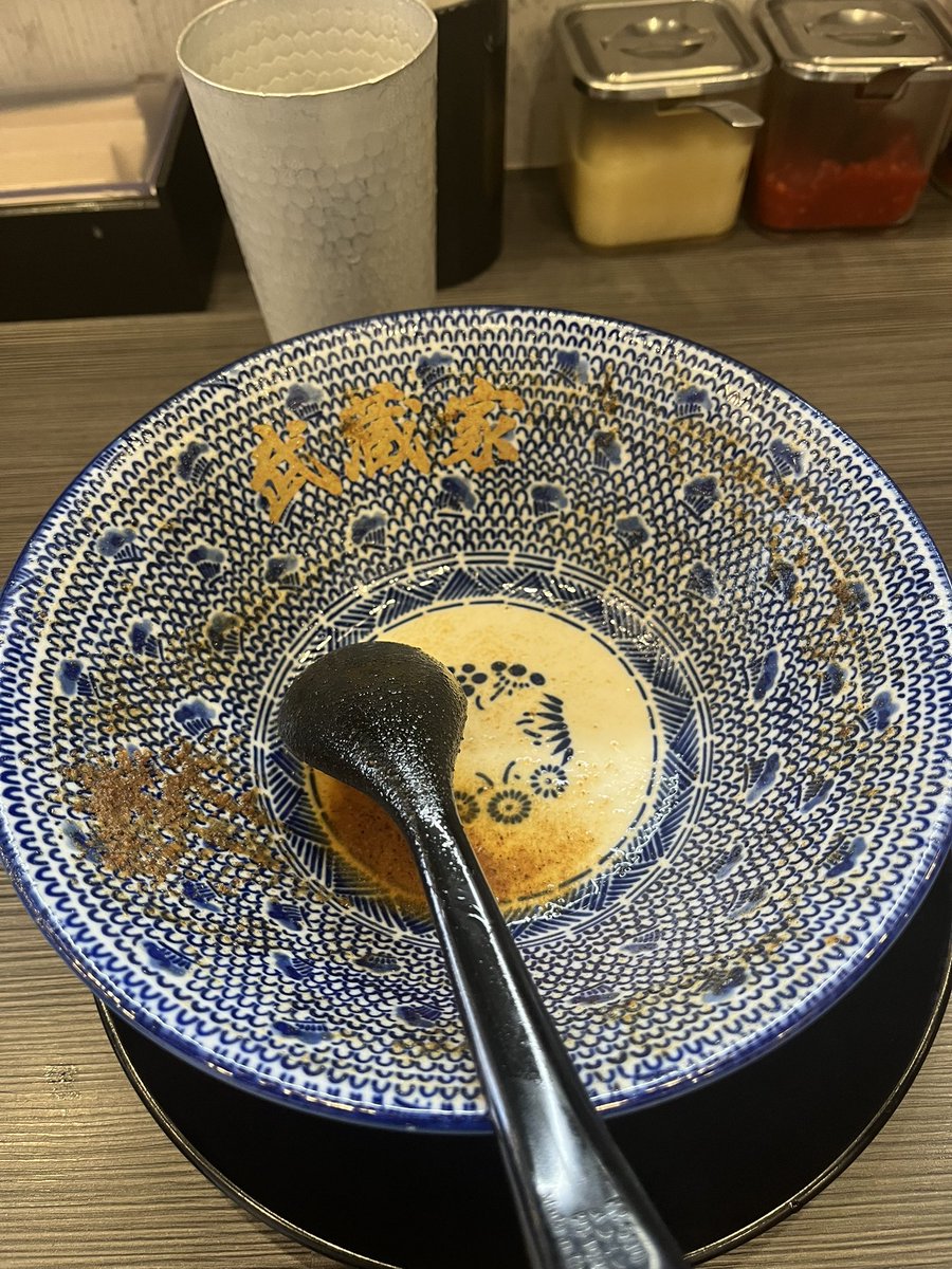 HTRMCKC's tweet photo. #裏武蔵家西千葉本店　4  157（44）
 @千葉市中央区
勝男武士麺（普通）

今日のランチは裏武蔵家さん✨
限定メニューの勝男武士麺♪
冷房のバッチリ効いた活気ある店内で、
美味しくいただきました😋
ご馳走さまでした❗️
かとりさん✨
ありがとうございました♪ https://t.co/OIfozUjUsC