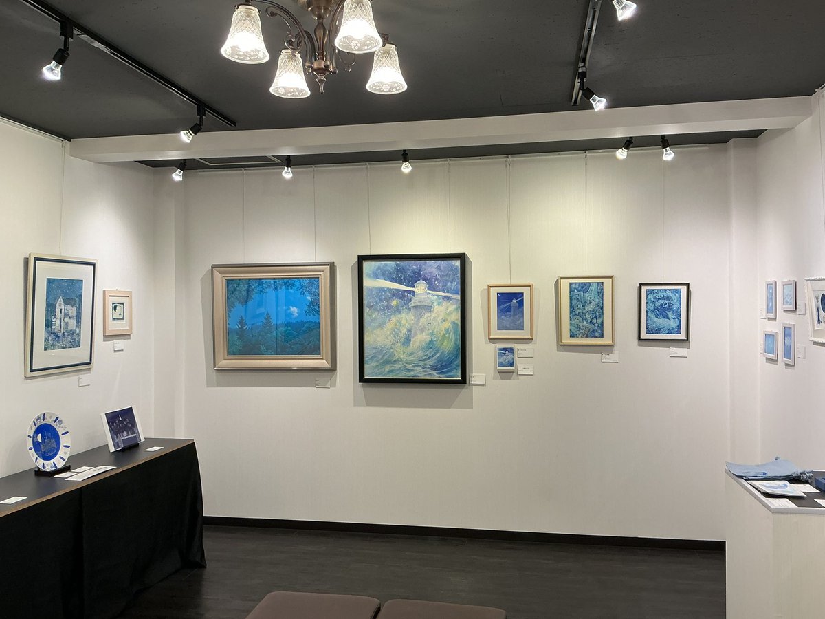 LumiereGalerie's tweet photo. 「青い情景展」明日から開催します。作品点数は40点以上と盛り沢山で見応えある内容となっております。暑い夏の日ではありますが青色、水色、紺色と様々な涼を感じる美しい作品を展示しておりますので是非ゆっくりご堪能くださいませ。
※７月25日(土)〜28日(火)は所要のためお休みさせて頂きます。 https://t.co/qKWXJMHtK5