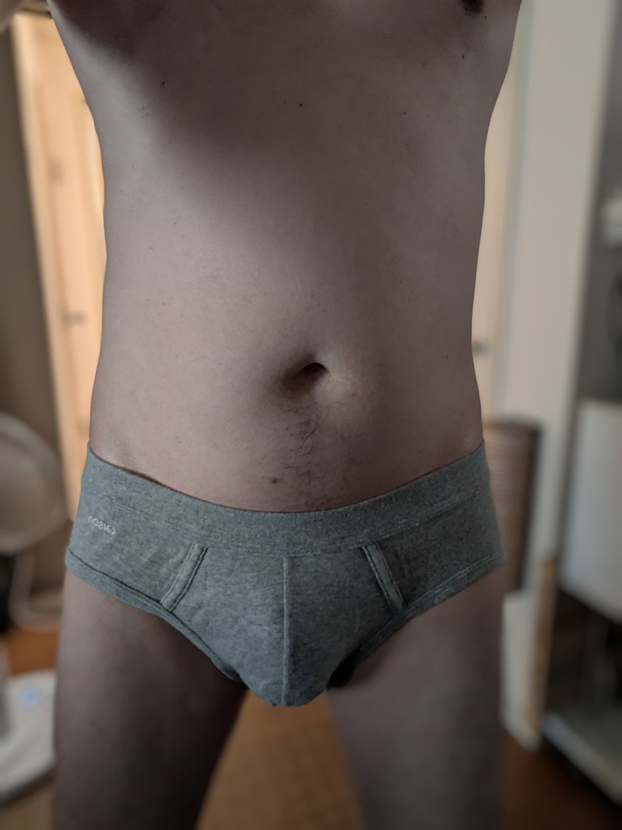 n000yh's tweet photo. ビキニではないけど
何って言うんやろ？
休みの日だけやけど
たまに　これが良い

横から見たら腹だけ出てるけど https://t.co/WdSo7cvAvO