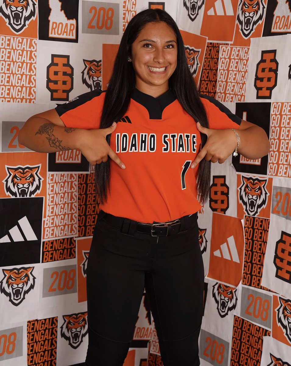 DiamondAddicts's tweet photo. COME ON DOWN TO POKY!!!

Harold Simmons wastes no time starting his future plans for Idaho State

He finds 2 stars from the TC Colorado org

🔶Peyton Saenz
🔶Thornton, Colorado
🔶3B-Righty Bat

⬛️Jenna McGinnis
⬛️Windsor, Colorado
⬛️RHP

BENGALS ARE ROARING EXTRA LOUD TONIGHT🐅 https://t.co/iNT5FDHhGu