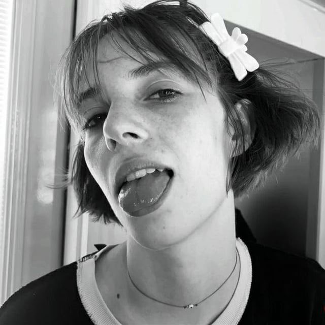 shhhimbackk's tweet photo. It’s only right for maya to celebrate her birthday by getting her holes filled. https://t.co/b0LfMQTQ9g