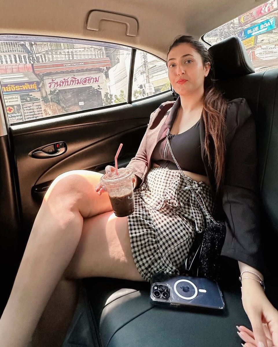 your_Lady_Boss's tweet photo. Anyone have any idea how my employees being happy and loyal to me? 🍑🍑
(Without paying salary) 😎😎😎 https://t.co/qmDiJVdSak