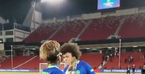 teuspobrepobre's tweet photo. @webcomunismo O que mais me impressiona é o quão lotado estava o estádio 😲 https://t.co/augW6RaiVi