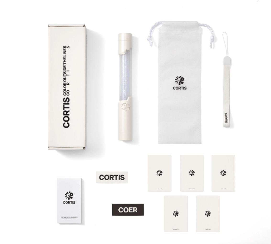 cortis_thailand's tweet photo. รายละเอียดสินค้า | CORTIS Official Light Stick

ชื่อสินค้า: CORTIS Official Light Stick
ราคา: ₩49,000 (ประมาณ 1,090 บาท)
วัสดุ: ABS, PC
ขนาด: 3.4 × 3.4 × 25.7 ซม.

📦ภายในกล่องประกอบด้วย

Official Light Stick 1 ชิ้น
กล่องบรรจุภัณฑ์ 1 กล่อง
สติกเกอร์ 2 แผ่น
โฟโต้การ์ด 5 ใบ
ถุงผ้า (Dust Bag) 1 ใบ
สายคล้อง (Strap) 1 เส้น
คู่มือการใช้งาน 1 เล่ม
ไม่รวมถ่าน

🕯️แหล่งพลังงาน
ใช้ถ่านอัลคาไลน์ AAA จำนวน 3 ก้อน (ไม่มีแถมในกล่อง)

#CORTIS #코르티스
