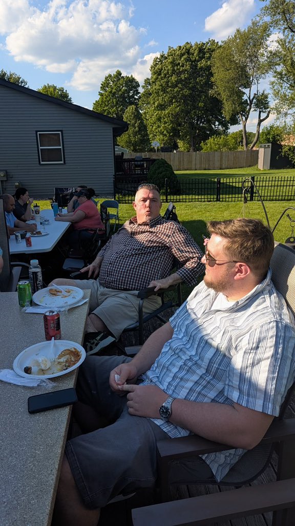 LILI_UPDATE's tweet photo. Family gathering https://t.co/N6YuZHwGna