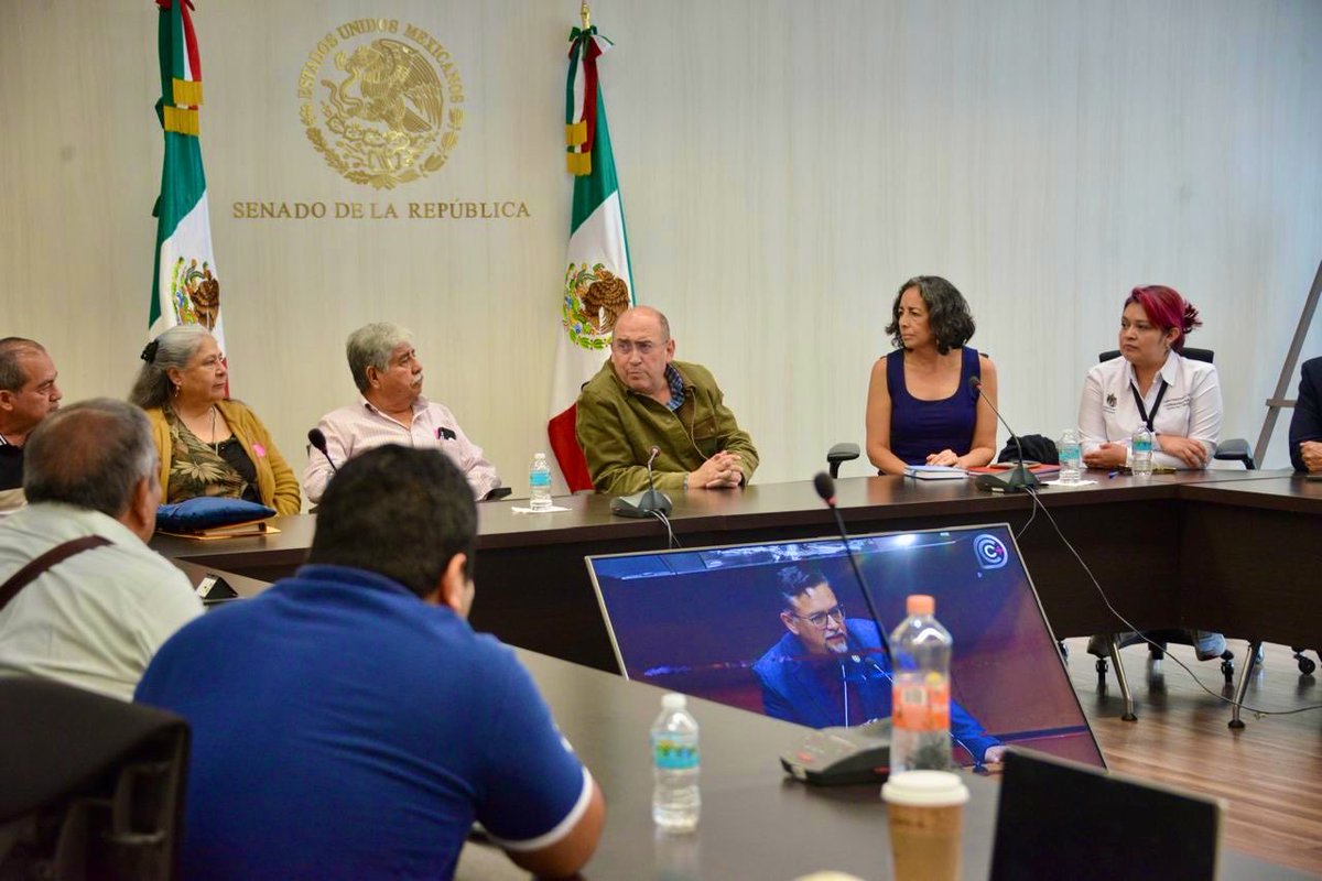 rubenmoreiravdz's tweet photo. Me reuní con jubilados de #Pemex #CFE #CENASE y #Banrural , quienes compartieron su preocupación ante la incertidumbre que enfrentan sobre sus #pensiones . https://t.co/kmqmfdWbek