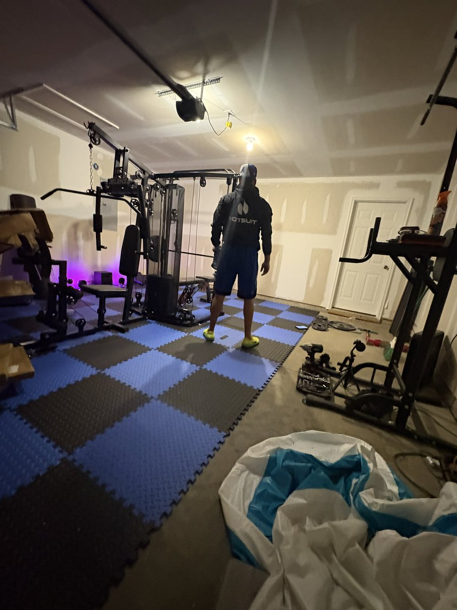 ImQuavoQuavo's tweet photo. After 8 long hours I'm finally finished with the start of my home gym. Shoutout the wifey who helped as well. If it was easy everybody would do it. Use this as motivation. I love all of you 💪🏽❤️ https://t.co/E6j3hXe8bY