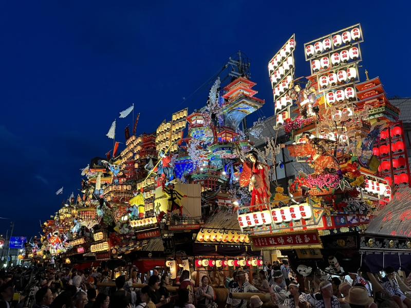 kankouoita's tweet photo. 7月19日（日）、大分県日田市を代表する夏の祭典「日田祇園祭」の幕開けを告げる華やかなイベント「日田祇園山鉾集団顔見世」が開催されます。
JR日田駅前に山鉾が一堂に会する華麗な光景は必見です。
ぜひ間近でご堪能ください。
https://t.co/dIdTsL28IN https://t.co/QaiLSmkgZ2
