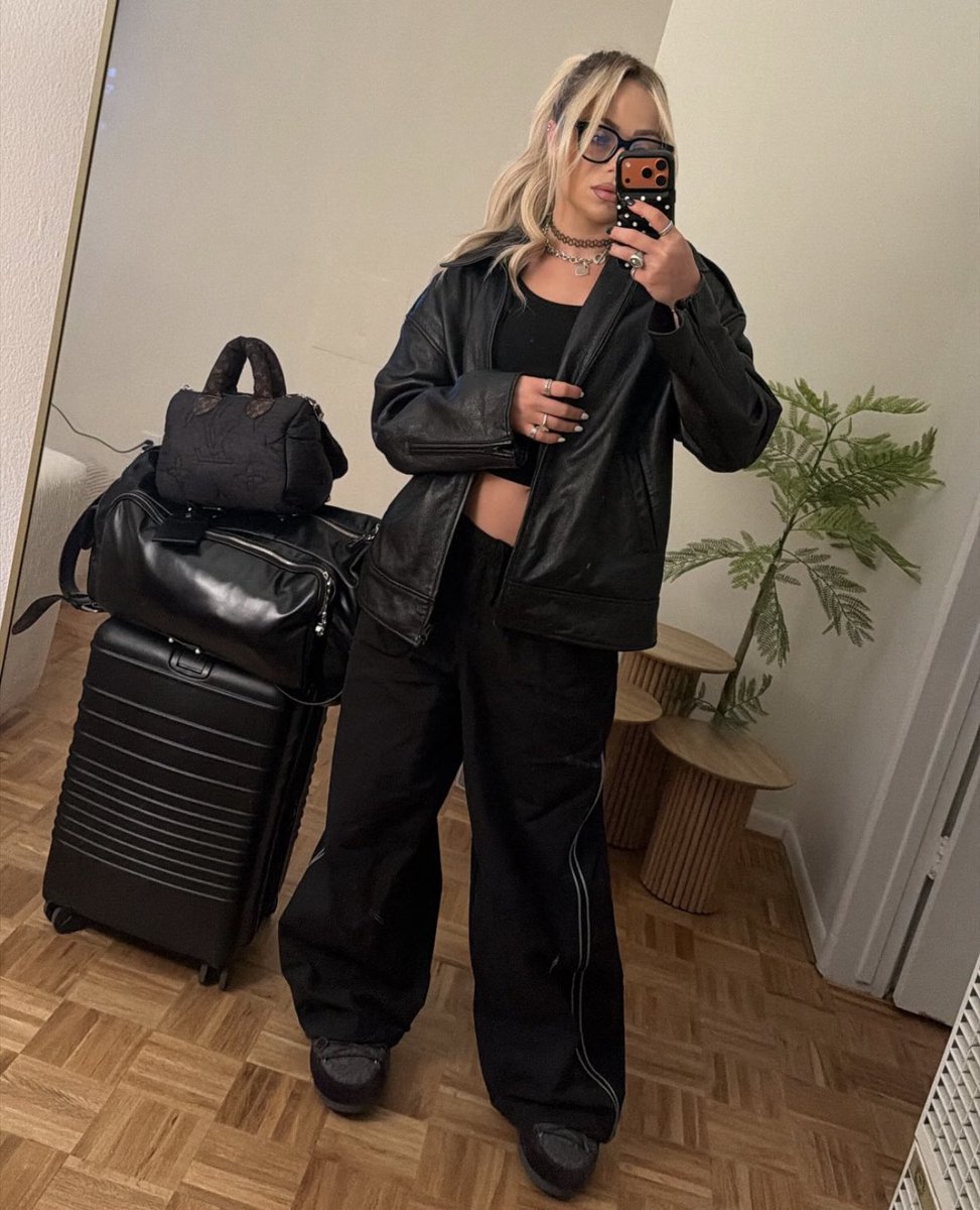 OnlyLivvvOncee's tweet photo. 🖤 https://t.co/CAmbPbuecj