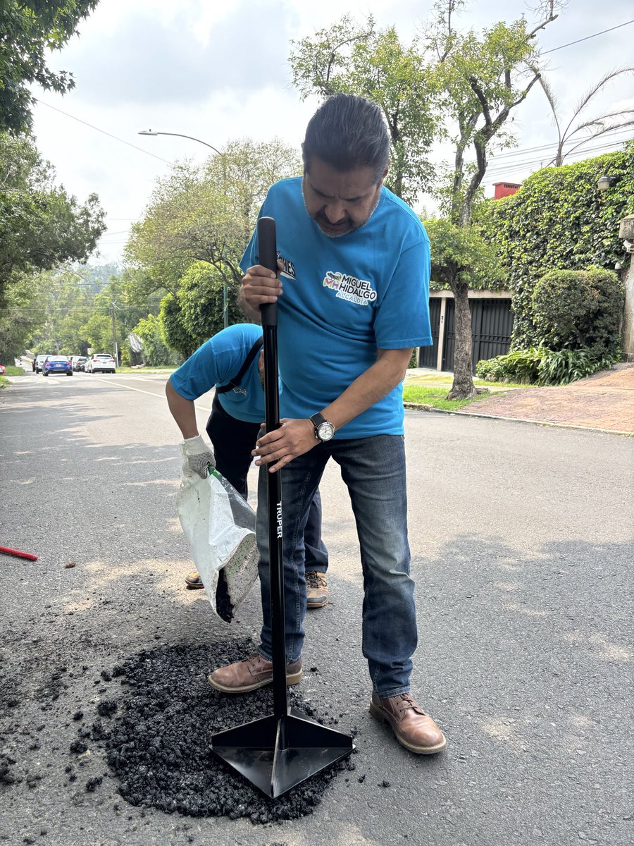 MagNavasMH's tweet photo. No solo somos funcionarios de escritorio; también salimos a las calles a trabajar y a bachear. Encabezados por @mauriciotabe , demostramos que nada nos detiene cuando se trata de servir a nuestra comunidad.

¡Somos los Antibaches! ¡Pipipipiiii! 💪🛣️
#Antibaches
#AntibachesMH2026 https://t.co/CNz5oaKkqy