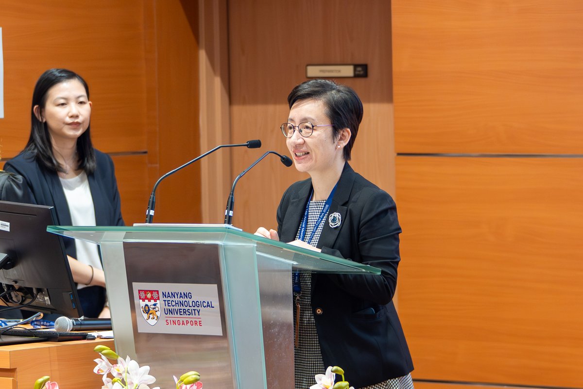 ntusbs's tweet photo. Bridging East and West through research and collaboration. From 7โ9 July, researchers and clinicians from over 17 countries gathered at SBS for the 14th Annual Meeting of the GP-TCM Research Association, hosted by NTU Chinese Medicine.
#NTUSBS #GPTCMRA https://t.co/AE0yph5nTQ