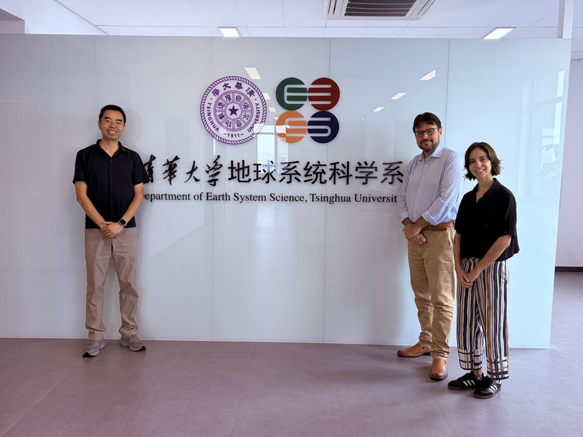 RajaoPhD's tweet photo. Terminei agora a pouco uma reunião com o Prof Le Yu da Universidade de Tsinghua sobre potencial colaboração sobre mapeamento de alta resolução com IA. Prof Le é uma das principais referências no tema de IA na China, tendo já realizado vários mapeamentos globais. https://t.co/SCNCzbgNXb