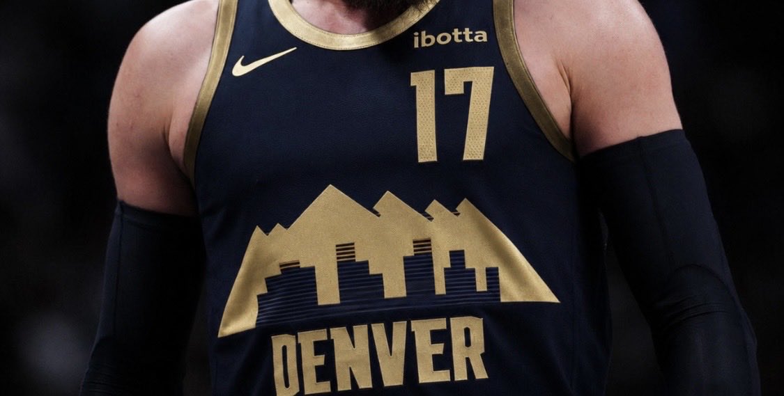 Joe_Solomon's tweet photo. @DNVR_Nuggets Would love to see the @nuggets alternate jersey this year mimic the new Irish Jerseys https://t.co/9si6Yp4tOL