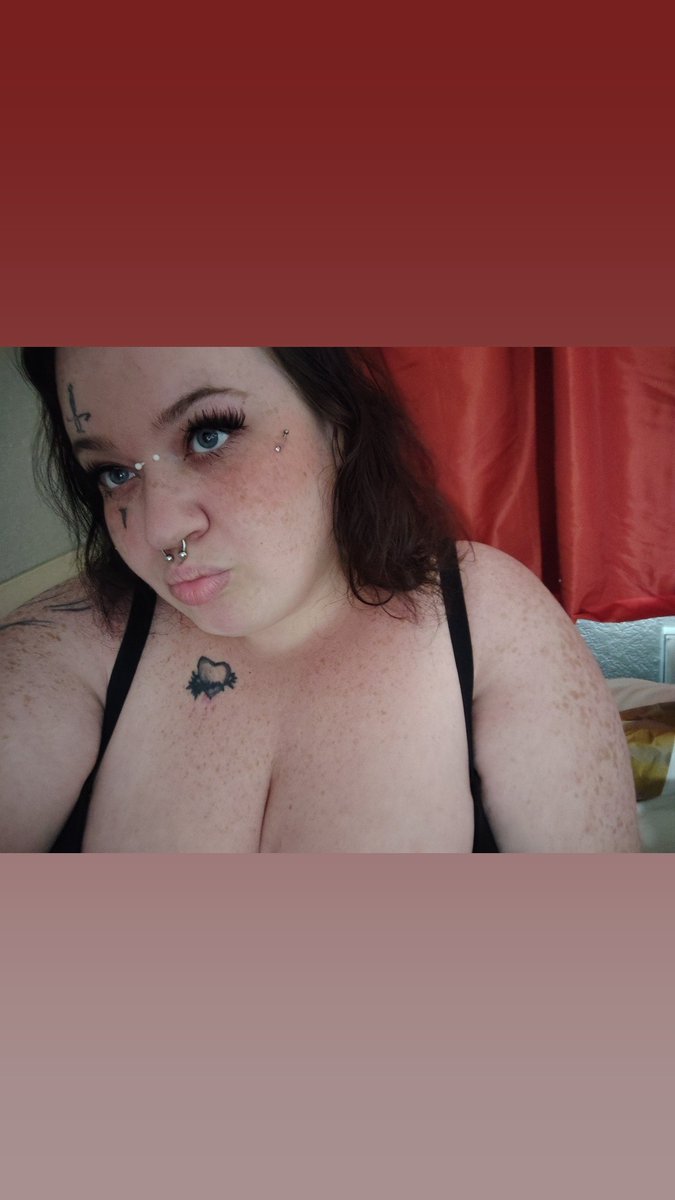 Mandy_MadnessX's tweet photo. Hi 💋 #fypシ゚viral #selfie #facetattoo https://t.co/CvDP7VxMDY