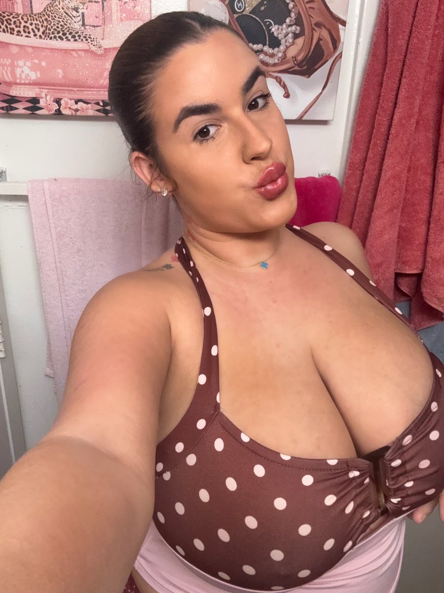 lizzyy tweet media