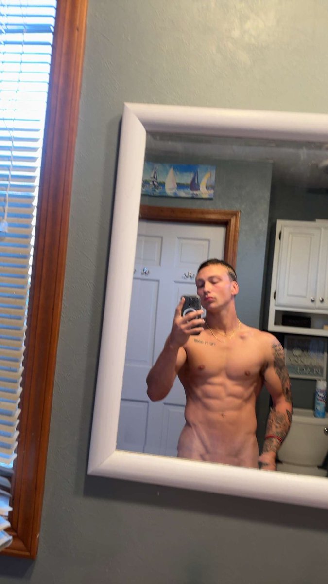 foreignnprice's tweet photo. #jerking #straightboy #straight #masterbating #cum #abs  #nsfwtwt #bwc #gay #trade https://t.co/IaE6syt4qd