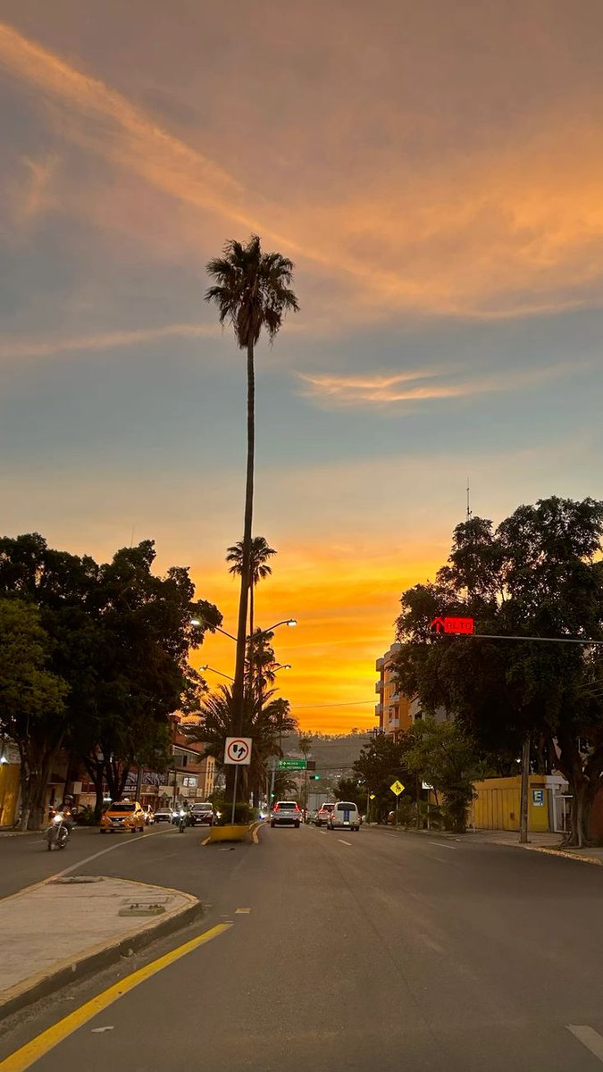 NazeerYousaf6's tweet photo. Watching the sun say goodbye over Mexico City. 🇲🇽🌅" https://t.co/BxwfGJ4IvA
