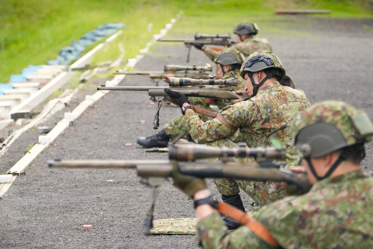 JGSDF_ITAZUMA's tweet photo. #第３４普通科連隊 は集合教育「狙撃」において、教育希望者による基本射撃検定を行いました。射手となった隊員は制限時間内に号令に基づき示された目標に対して射撃し、その技能の評価・判定を受けました。

#板妻駐屯地 
#34i 
#狙撃 
#スナイパー https://t.co/yZfBTkemqi