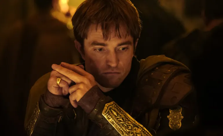 mxdwn's tweet photo. Robert Pattinson Claims New Character Is “Like Jacob”

#TeamJacob 

https://t.co/tBiLCEtOTf https://t.co/m5ewNNXNW0