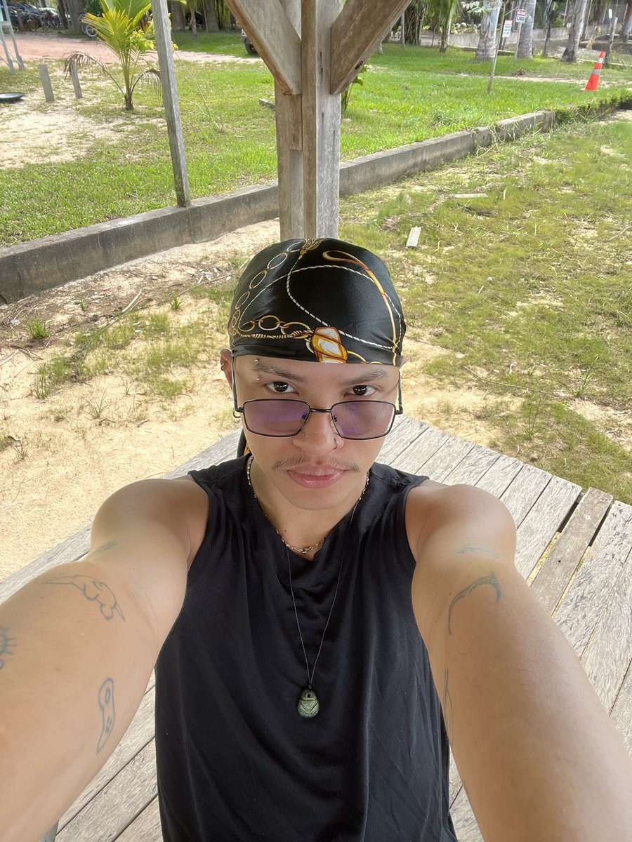 omathoscozinho's tweet photo. sobre mim

★ idade - 26
★ genero - nb
★ mbti - enfp-t
★ aniversário - 19/10
★ altura - 1,65
★ sexualidade -  gay
★ pets - 🐶🐶🐶🐶🐶
★ piercings - 9
★ tattoos - 9 
★ cor fav - 💙
★ time - pay
★ status - sobrevivendo https://t.co/5B6shu7H0c